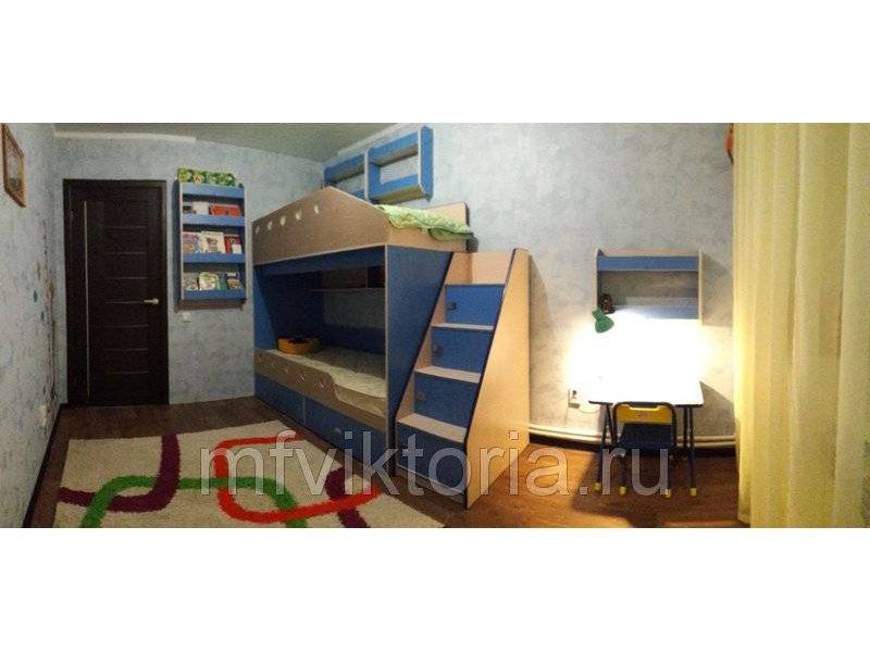 двухэтажная кровать с полками в Саранске