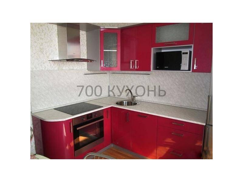 яркая угловая кухня в Саранске