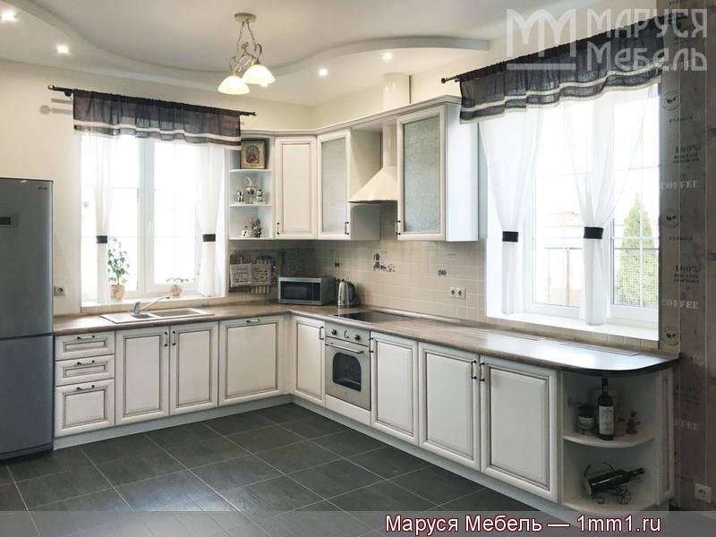 кухня с двумя окнами из массива нокта в Саранске