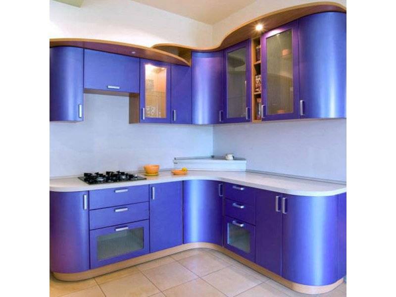 угловая кухня с плавными фасадами в Саранске