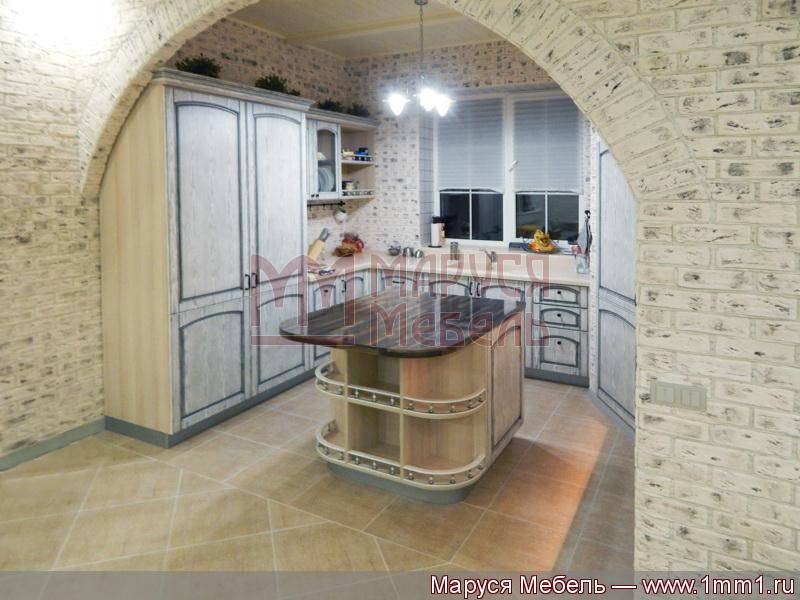 кухня угловая белая с патиной в Саранске