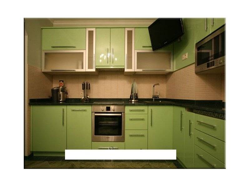 угловая зеленая кухня в Саранске