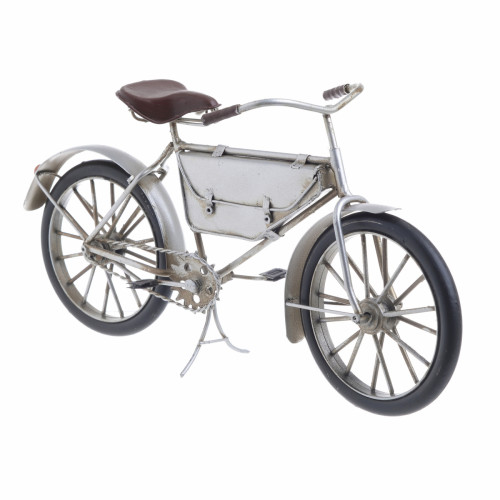 модель bicycle серебристого цвета в Саранске